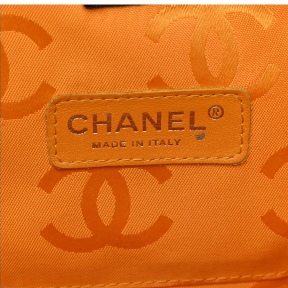 CHANEL Calfskin Quilted Large Cambon Bag in Black with CC in Gray - Picture 7 of 10